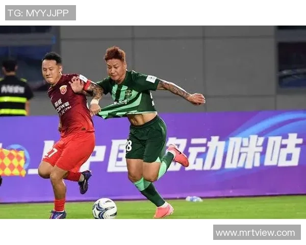 上海羽毛球队在城市联赛中以72分稳居积分榜首位,展现强劲实力 上海羽毛球队在城市联赛中以72分稳居积分榜首位,展现强劲实力