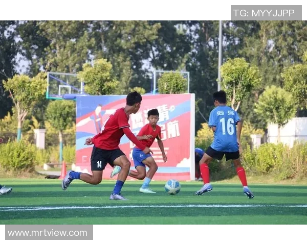 上海足球队耐力表现创新高引发热议足球运动新风潮 上海足球队耐力表现创新高引发热议足球运动新风潮