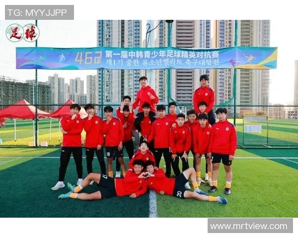 激情四溢的足球赛场上英雄对决展现团队精神与个人魅力的巅峰对抗