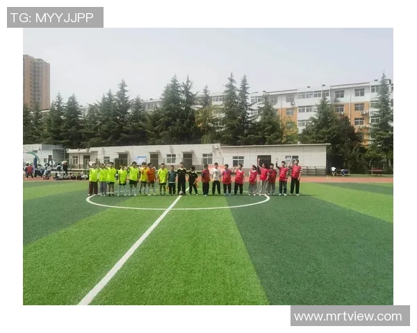 足球双煞携手征战绿茵场展现激情与荣耀的传奇之路